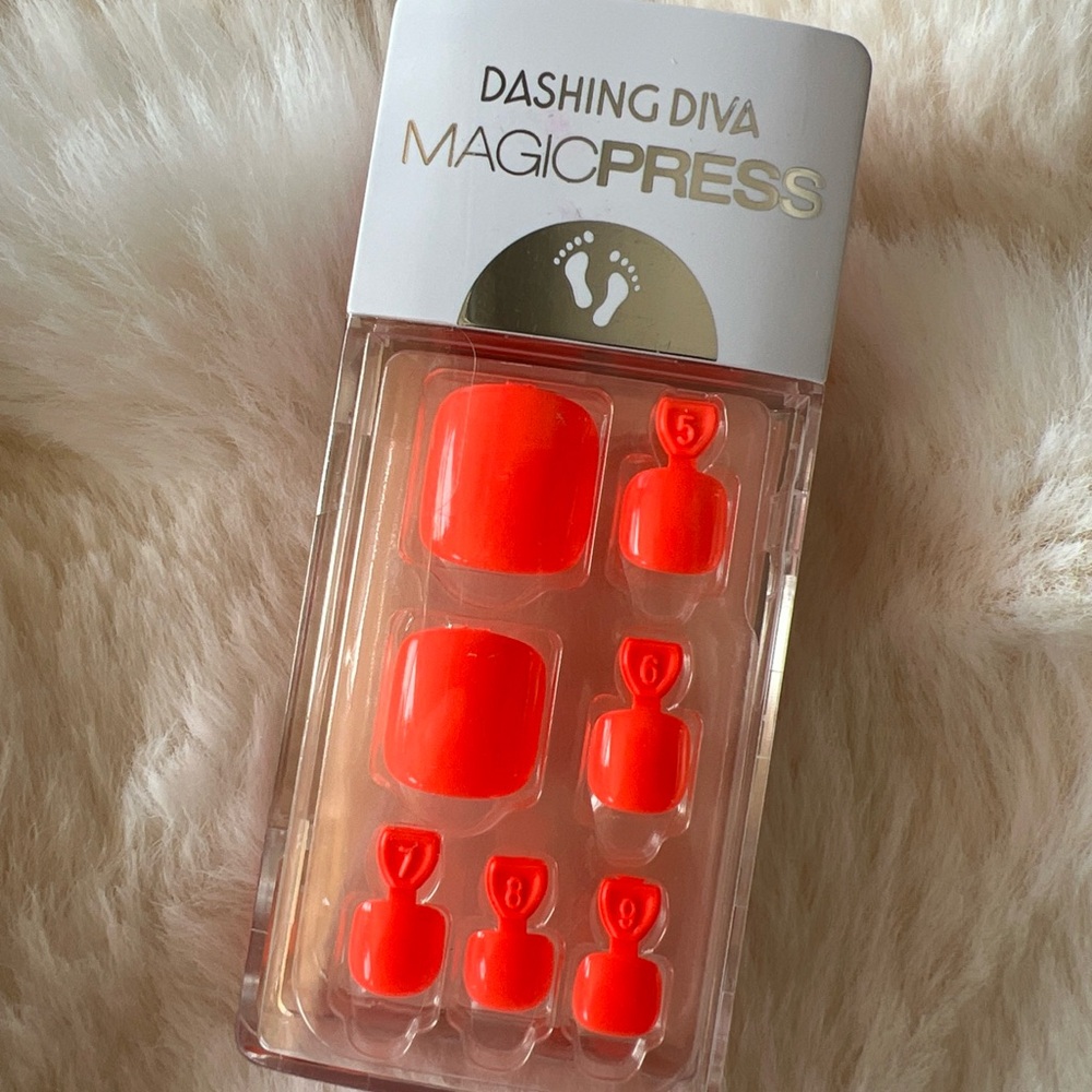 Dashing Diva MagicPress Vibrant Orange Press-On Nails Pedicure